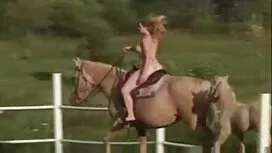 دو لزبین بالغ که در  ...