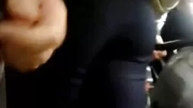 شخص بالغ با یک پسر ع ...