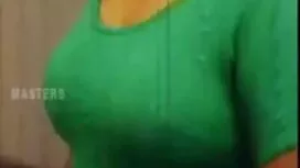 پسر با عصبانیت جوراب ...